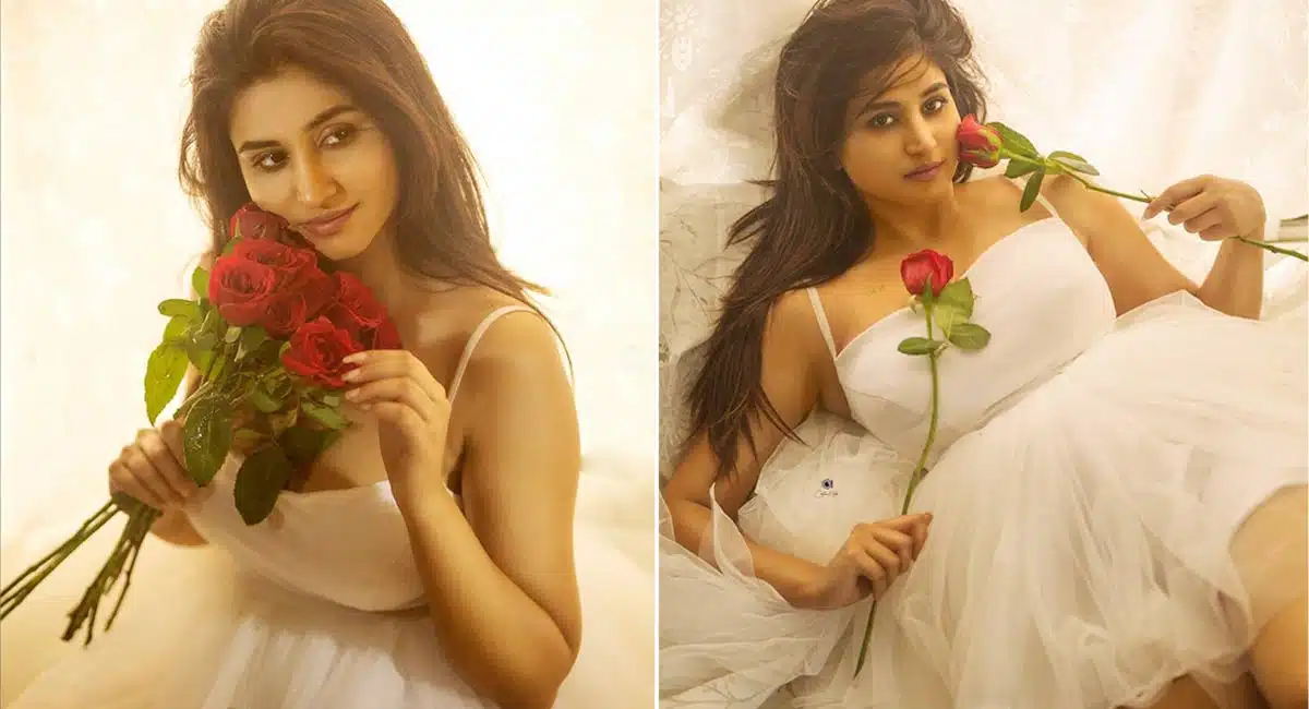 anchor varshini stunning looks mesmerizing