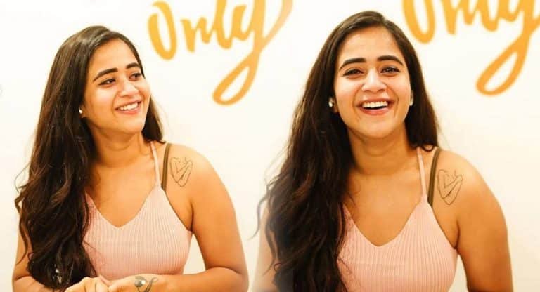 Deepthi Sunaina : 1000 వాట్ బ‌ల్బ్‌లా వెలిగిపోతున్న దీప్తి సున‌య‌న .. ఏమందంరా బాబు ఇది అంటూ నెటిజ‌న్స్ కామెంట్