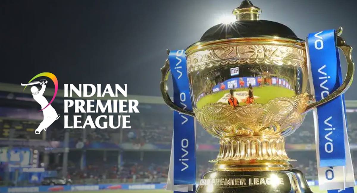 IPL : ఒకే ఓవ‌ర్ వేసిన ఇద్ద‌రు బౌల‌ర్స్.. భ‌లే విచిత్రంగా ఉందిగా..!