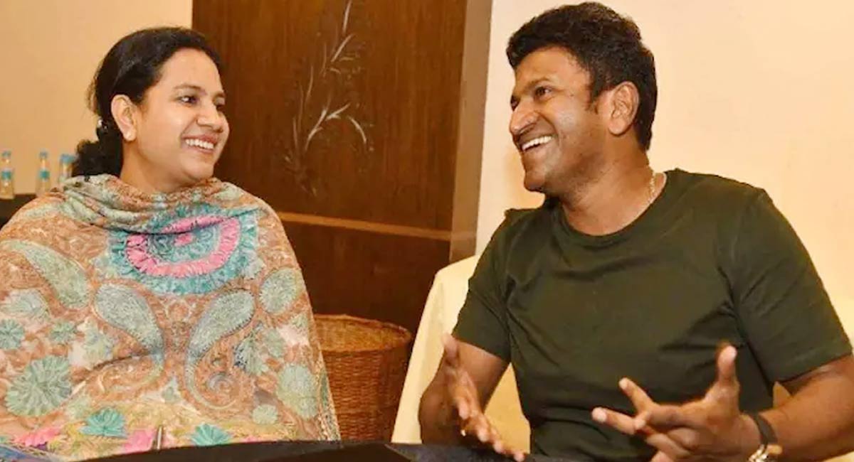 Puneeth Rajkumar : పాపం పునీత్ భార్య‌.. భ‌ర్త మ‌ర‌ణం నుండి కోలుకోక‌ముందే మ‌రో విషాదం