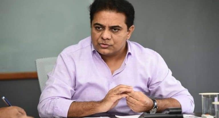 KTR : నెల రోజుల్లో వచ్చి పట్టాలు ఇస్తా, ఎన్ని ఇబ్బందులున్నా ఆగేది లేదు.. కేటిఆర్