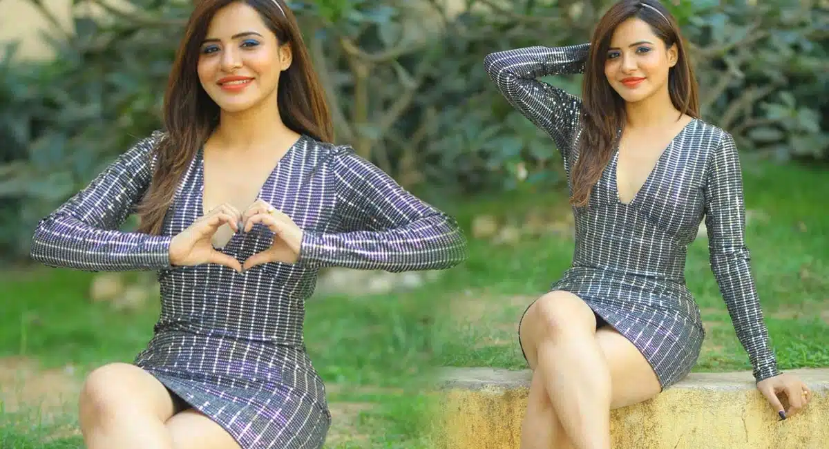 ashu reddy Latest Sitting Photoshoot