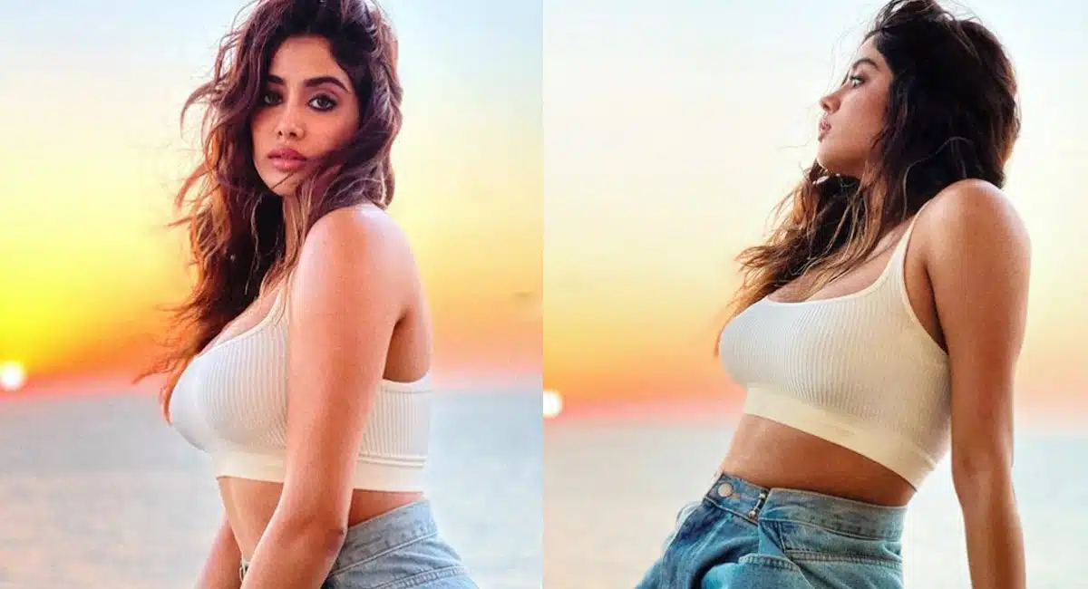janhvi kapoor glamour show pics viral