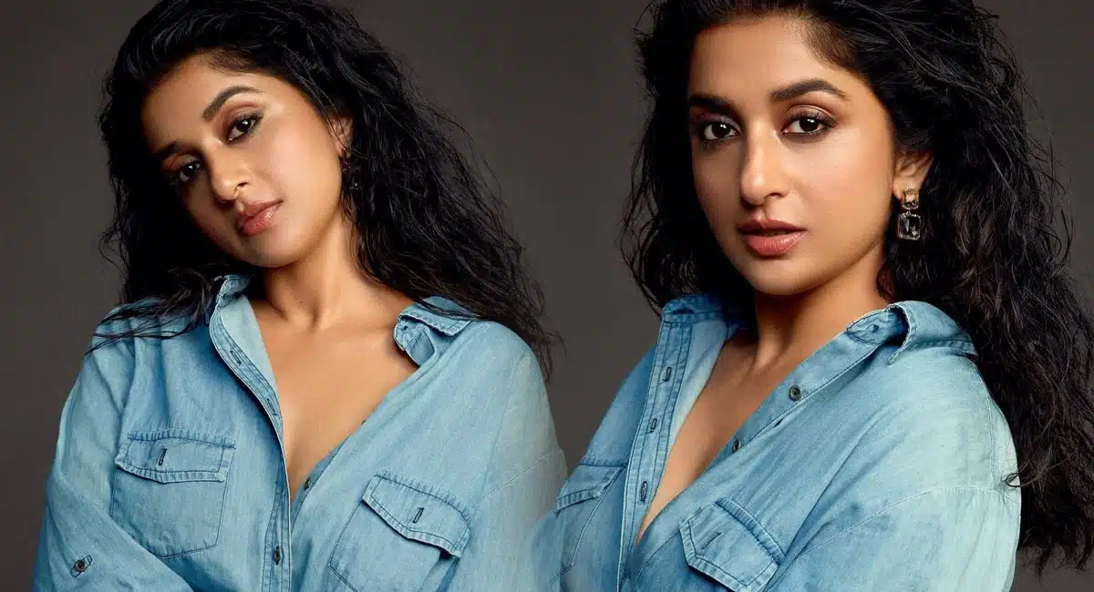 meera jasmine mesmarizing looks viral