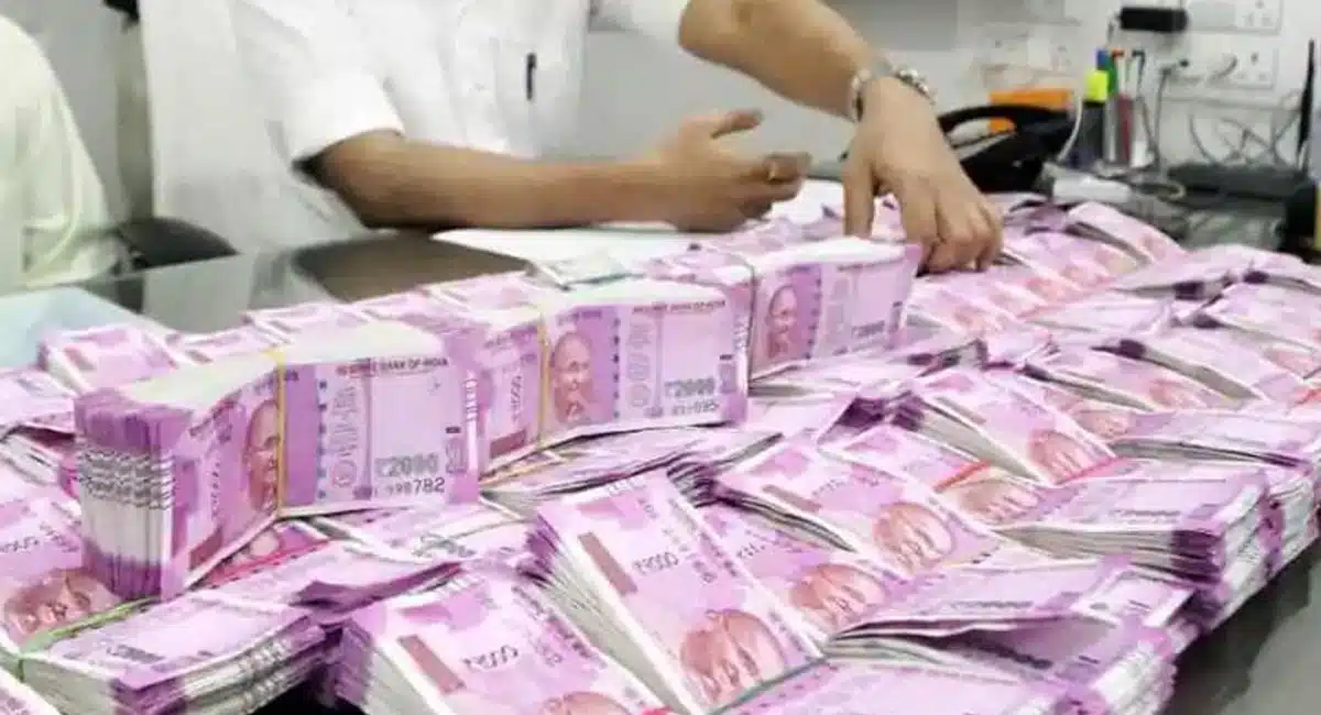 man rewarded 71 lakhs with his Baldness