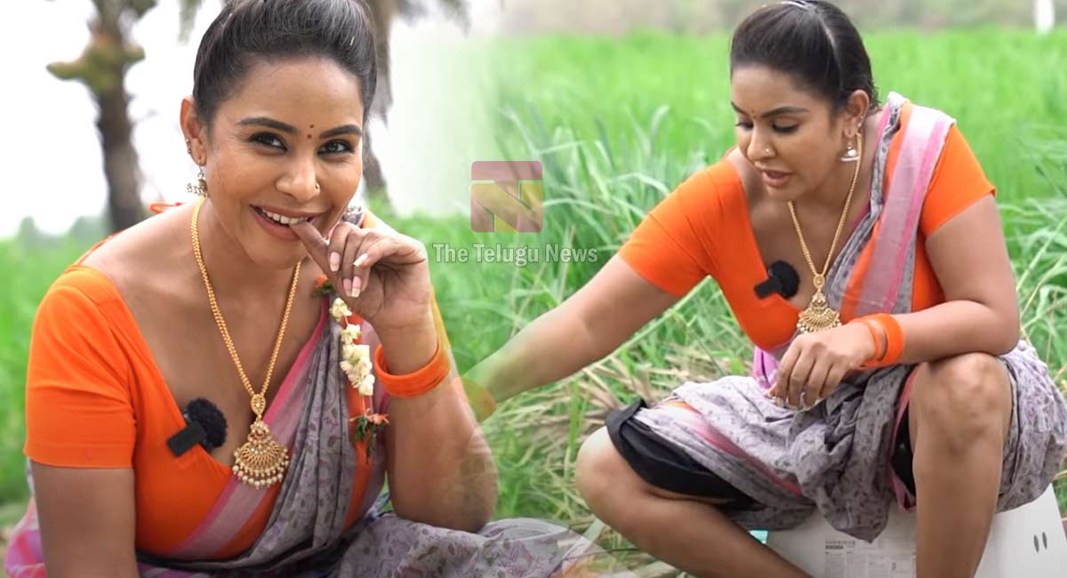 Sri Reddy : వంట పేరుతో పిచ్చేక్కిస్తున్న శ్రీరెడ్డి.. నాటు కోడి అంటూ భారీ అందాల విందు..వీడియో.. !