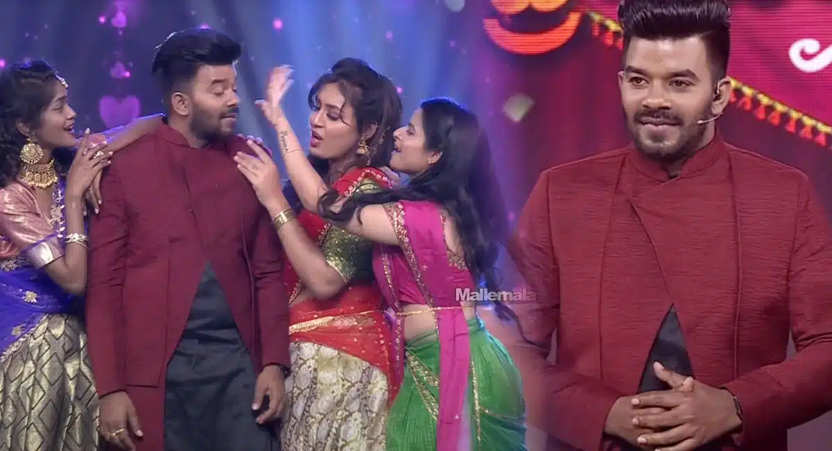 Sudigali Sudheer fun with girls in Sridevi Drama Company Show