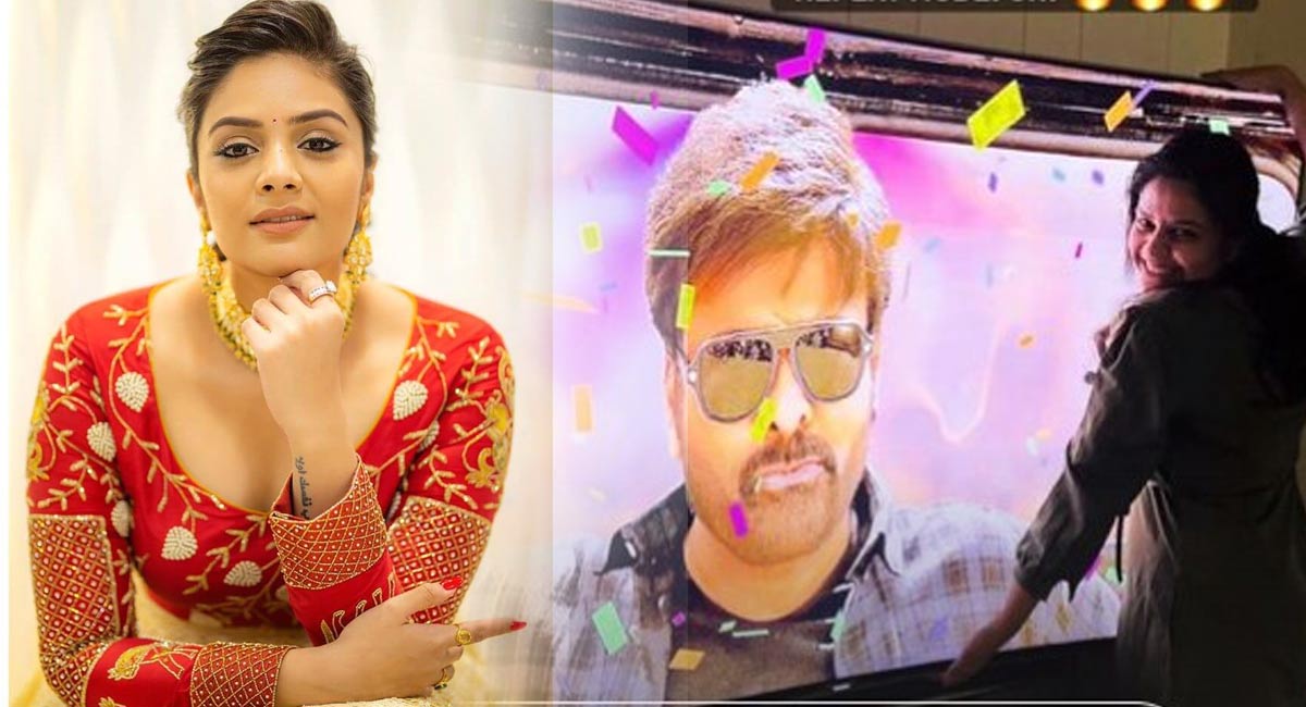 Sreemukhi : చిరంజీవితో శ్రీముఖి.. గాల్లో తేలిపోతోన్న బుల్లితెర రాములమ్మ