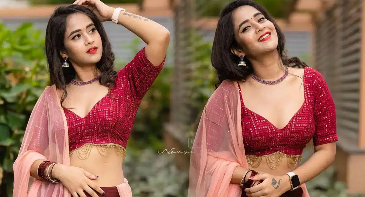 deepthi sunaina latest pics in instagram