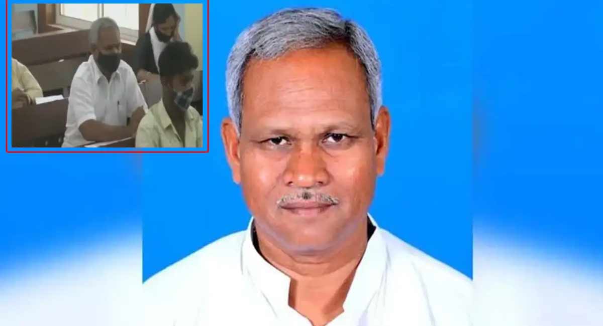 MLA Angad Kanhar : 70 ఏళ్ల వయసులో పదో తరగతి పరీక్ష రాసిన ఎమ్మెల్యే.. ఎవరో తెలుసా?