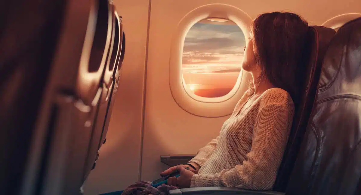 why are airplane windows round the reason behind