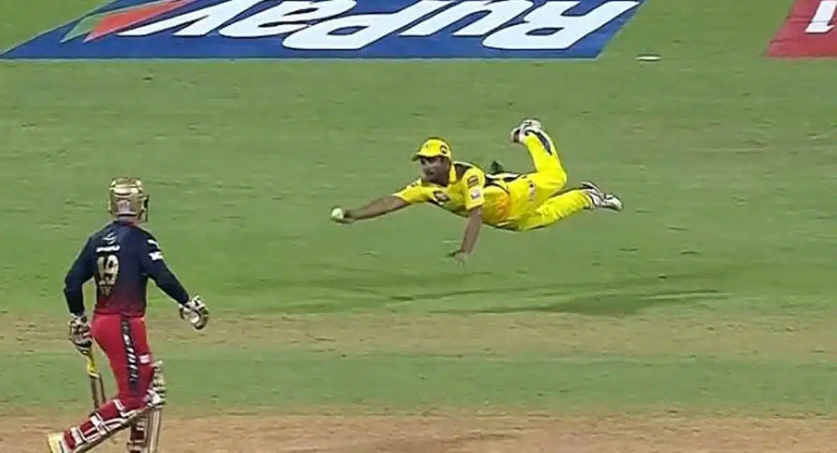 IPL 2022 Ambati Rayudu dives full length to his right to pluck a brilliant catch