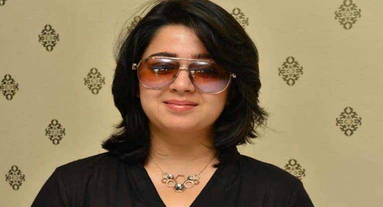 Charmy Cour: ఛార్మీ కౌర్‌లో ఇంకా ఆ మెరుపులు తగ్గలేదు..వారు కావాలంటున్నా కాదంటోంది..!