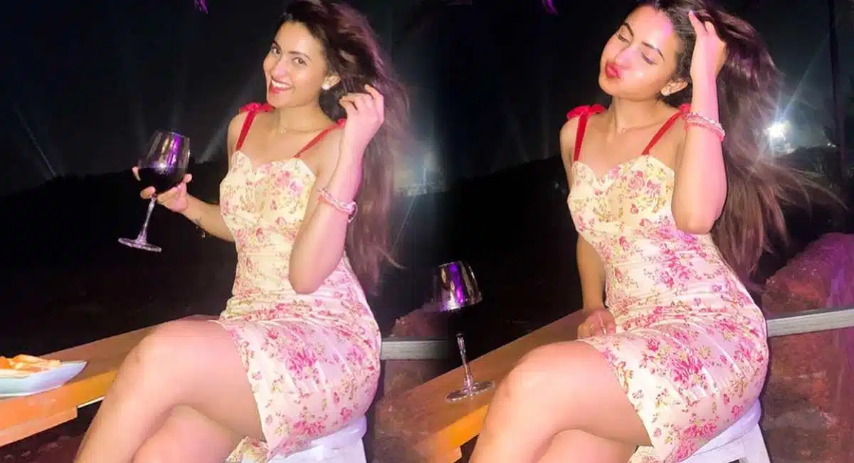 Deepika Pilli Busy WIth Phone in Weekend Party 