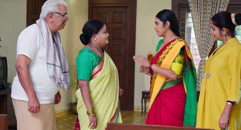 Intinti Gruhalakshmi 30 April Today Episode : ప్రవళిక, తులసి షాపింగ్.. రోజంతా సంతోషంగా గడిపిన తులసి.. ఇంతలో ట్విస్ట్ ఏంటంటే?