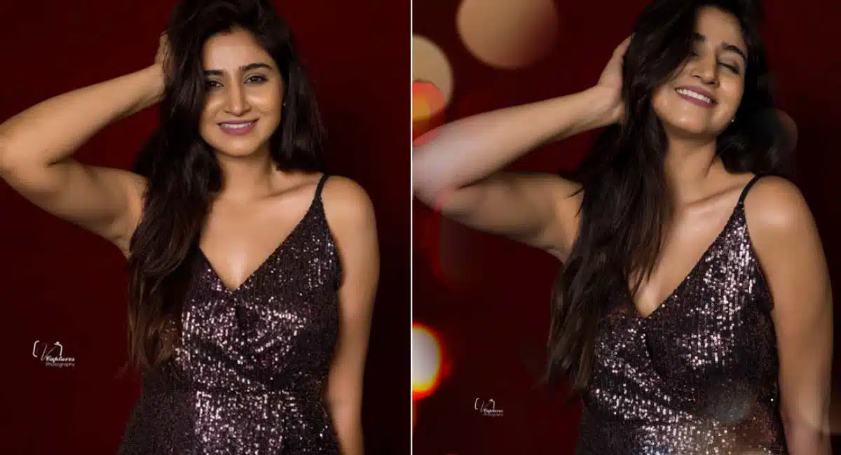 Anchor Varshini  cleavage show raises the heat