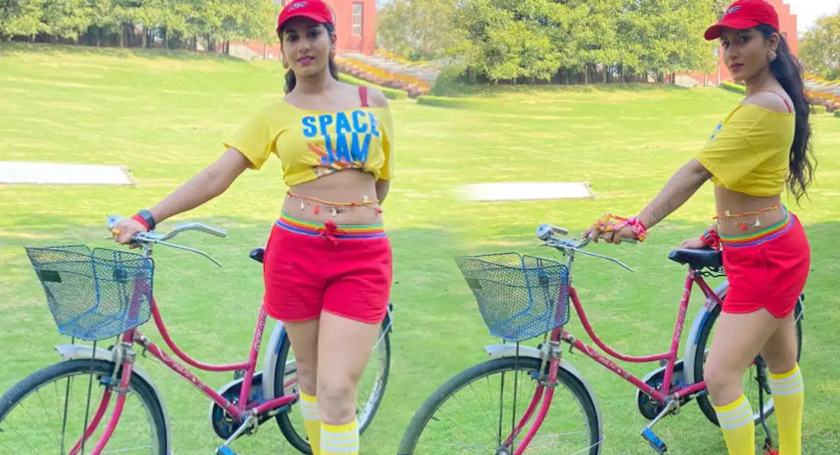 vishnu priya glamorous looks viral