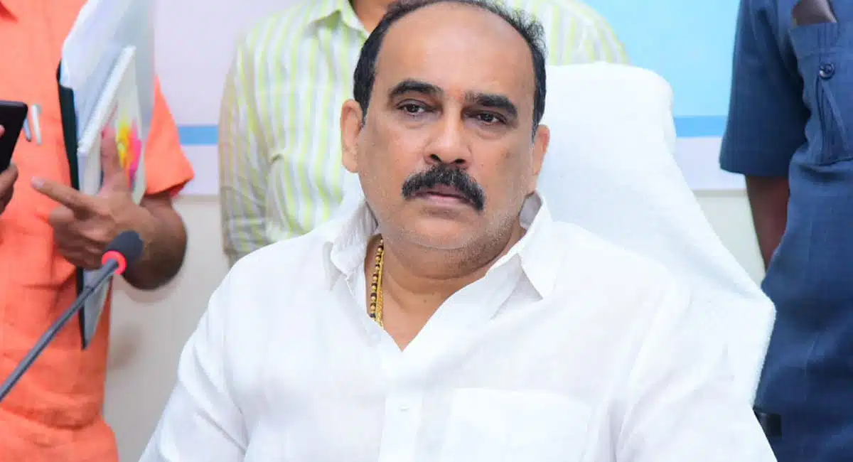 former minister Balineni Srinivasa Reddy fire on tdp leaders about they stopped home minister car in ongole