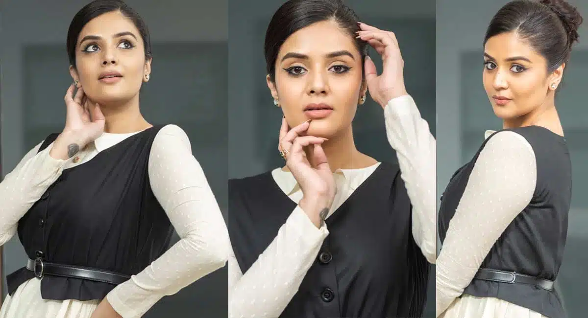 Sreemukhi Cute look Viral