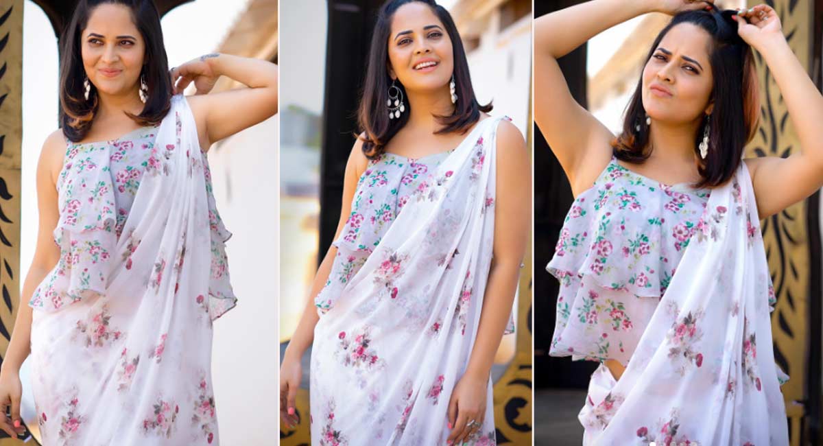 Anasuya : చేతులు పైకెత్తి అందాల‌తో కేక పెట్టిస్తున్న అన‌సూయ‌.. ఆ అందాల‌కు ఎవ‌రైన ఫిదా కావ‌ల్సిందే…!