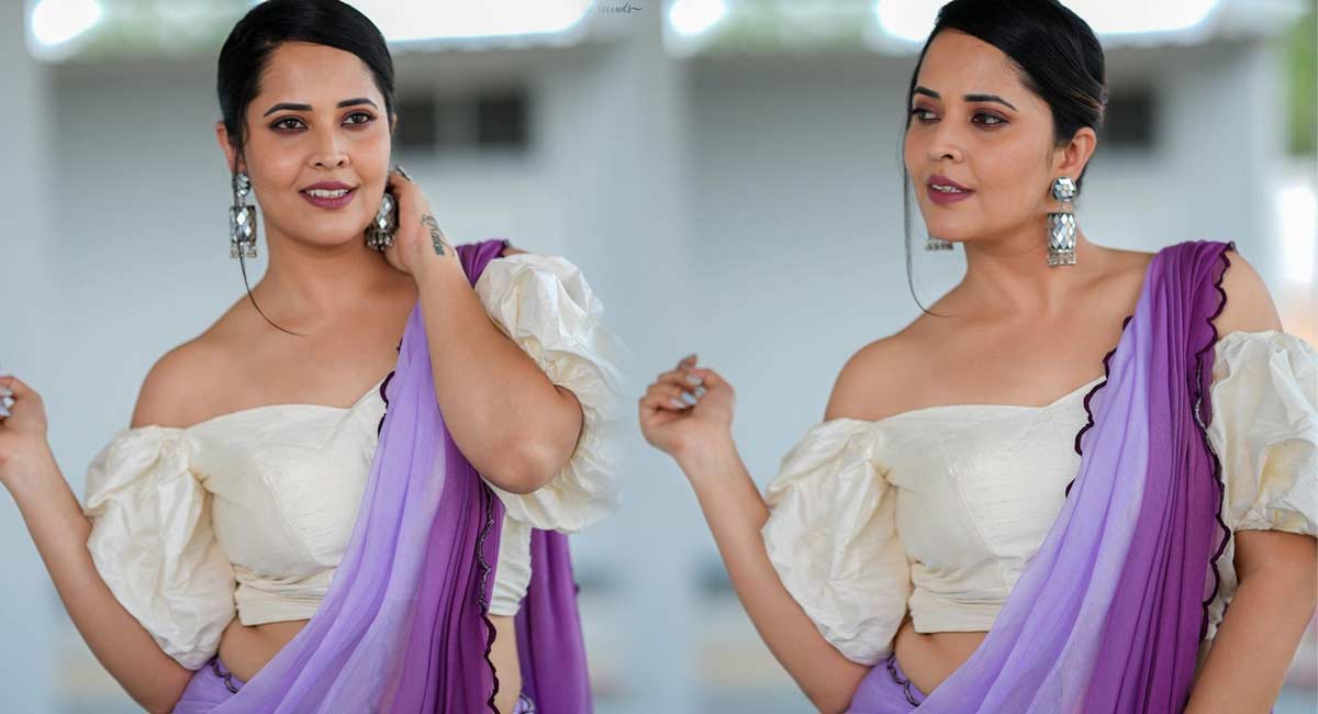 Anasuya : చీర‌క‌ట్టులోను గ్లామ‌ర్ ఒల‌క‌బోస్తున్న అన‌సూయ‌.. అస‌లు ఇంత అందం ఎక్క‌డిది అమ్మ‌డు..!