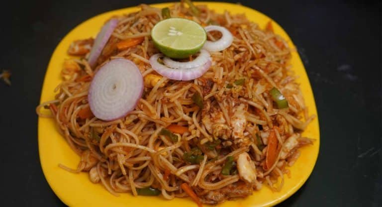 Egg Noodles : ఫాస్ట్ ఫుడ్ సెంట‌ర్ లో ఎగ్గు నూడిల్స్ ను ఈజీగా ఇంట్లో ఇలా చేయండి ….?