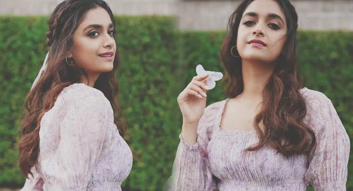 kerthy suresh cute looks are stunning