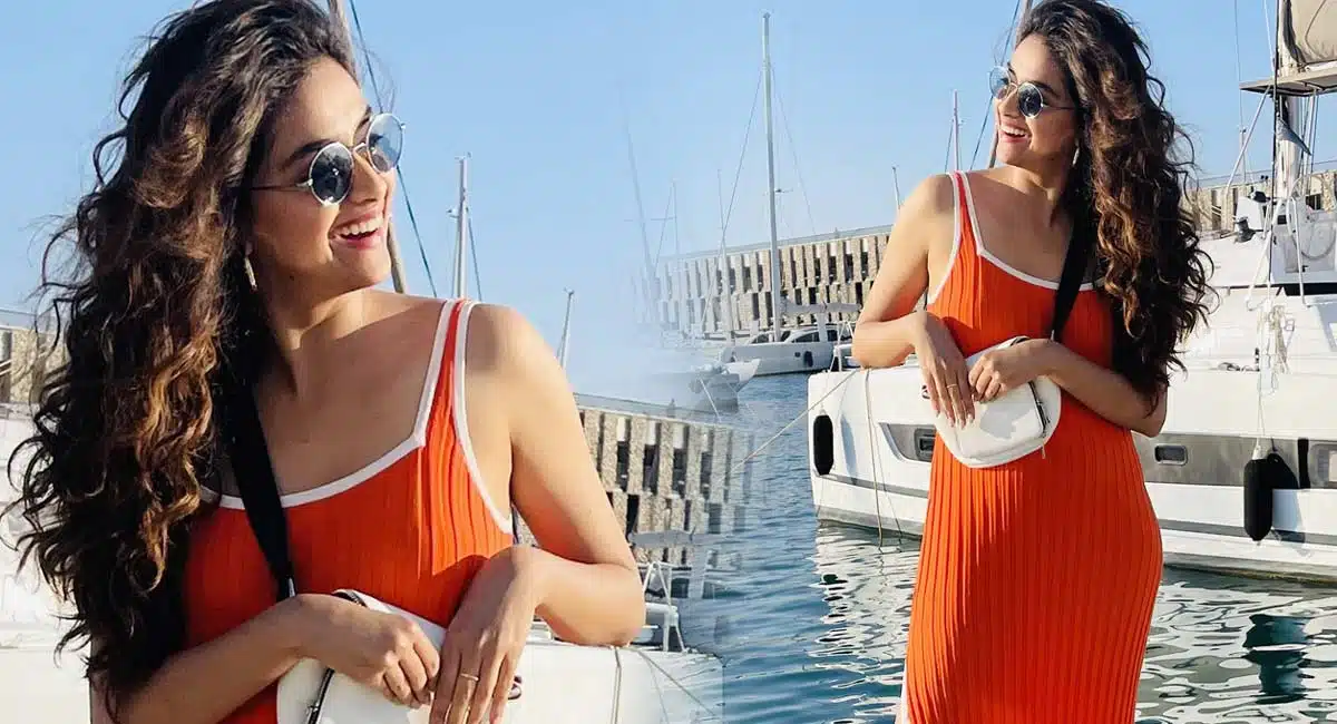 keerthy suresh glamorous looks
