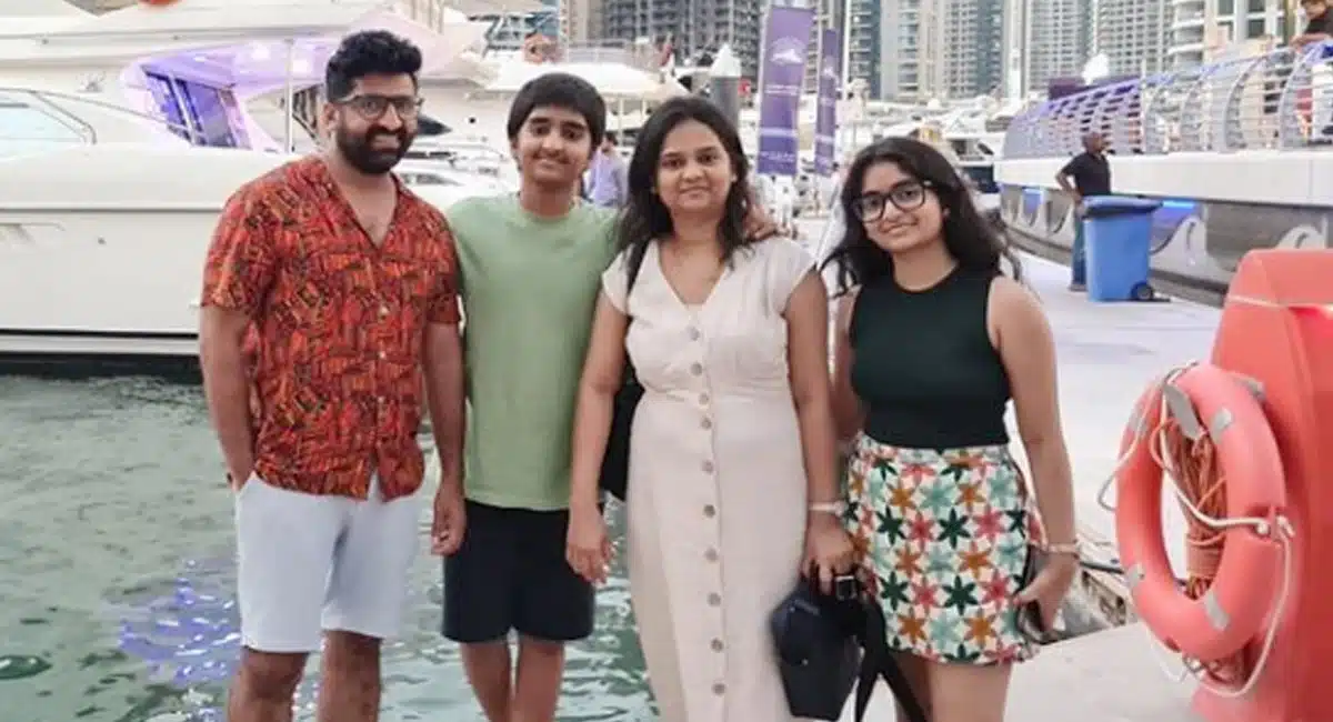 Sekhar Master Sahithi Vinni At Dubai Vacation