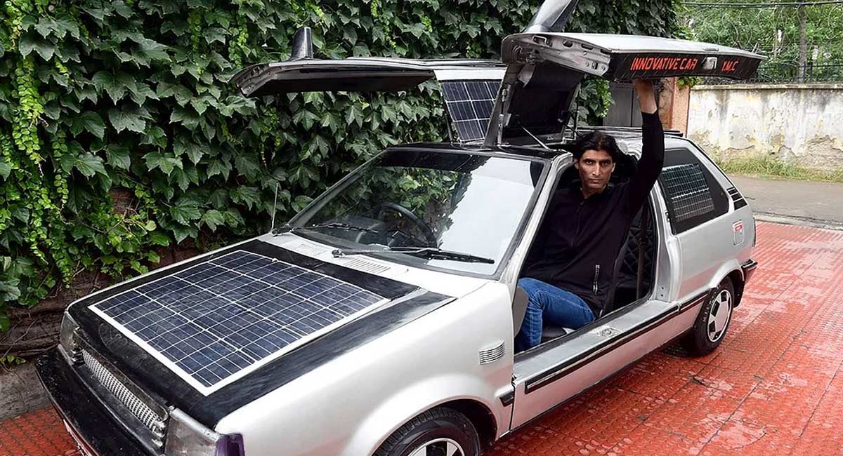 Solar Car : సోలార్ కారును రూపొందించిన లెక్క‌ల మాస్టార్.. ప‌ట్టుద‌ల‌తో క‌ష్ట‌ప‌డి అద్బుతం