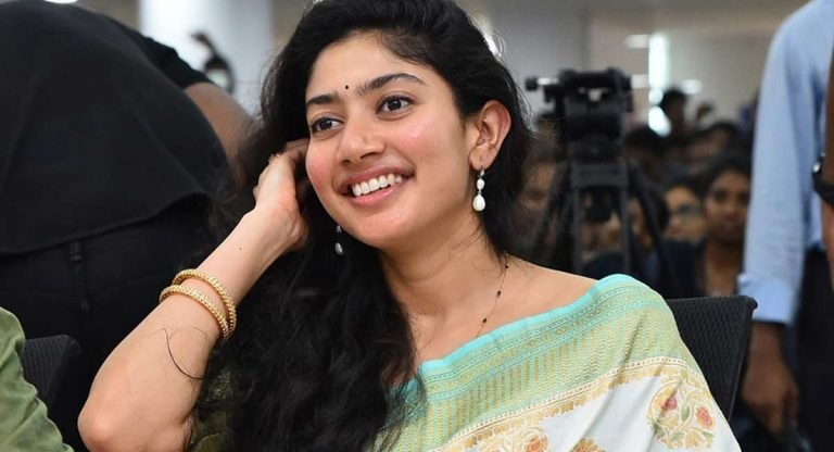 Sai Pallavi : ల‌వ్ లెట‌ర్ రాసిన సాయి ప‌ల్ల‌విని పిచ్చి కొట్టుడు కొట్టిన పేరెంట్స్