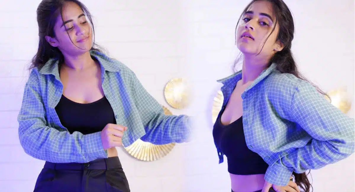 deepthi sunaina beautiful looks viral