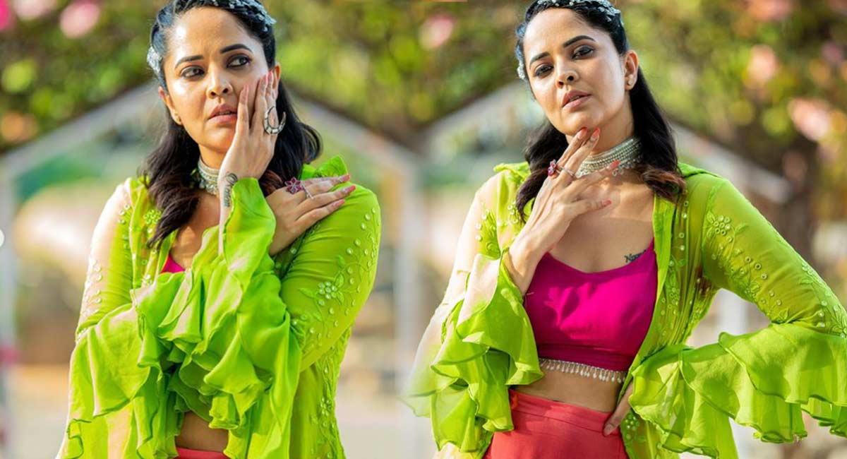 Anasuya : అన‌సూయ అందానికి చిత్తైపోతున్న ఫ్యాన్స్.. ఇలా అయితే ఎలా అమ్మ‌డు..!