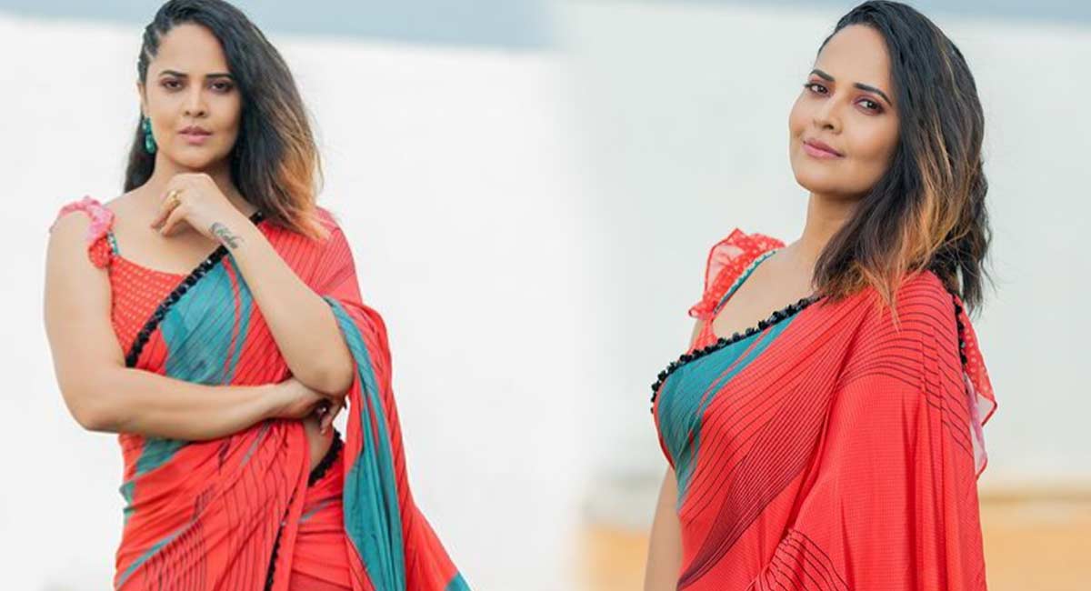 Anasuya : చీర‌క‌ట్టులో చిత‌క్కొట్టేస్తున్న అన‌సూయ‌.. అందాల‌తో కొంప కొల్లేరు చేస్తున్నావుగా..!