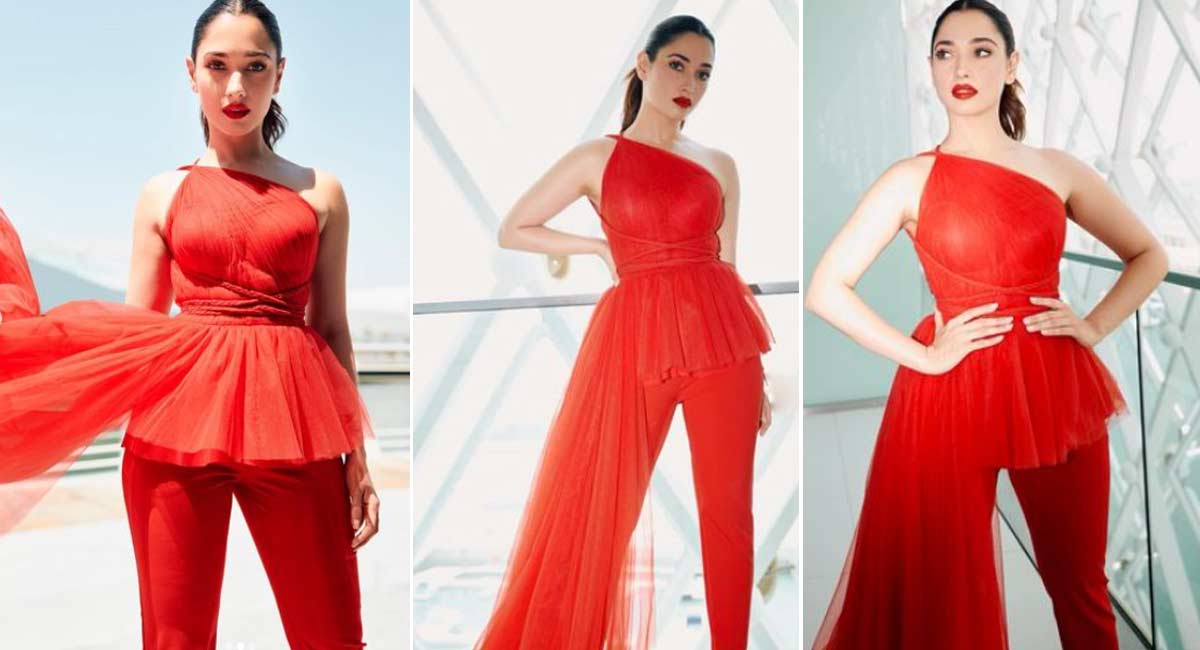 Tamannaah : రెడ్ డ్రెస్‌లో జ‌బ్బ‌లు చూపిస్తూ యూత్‌ని రెచ్చ‌గొడుతున్న త‌మ‌న్నా