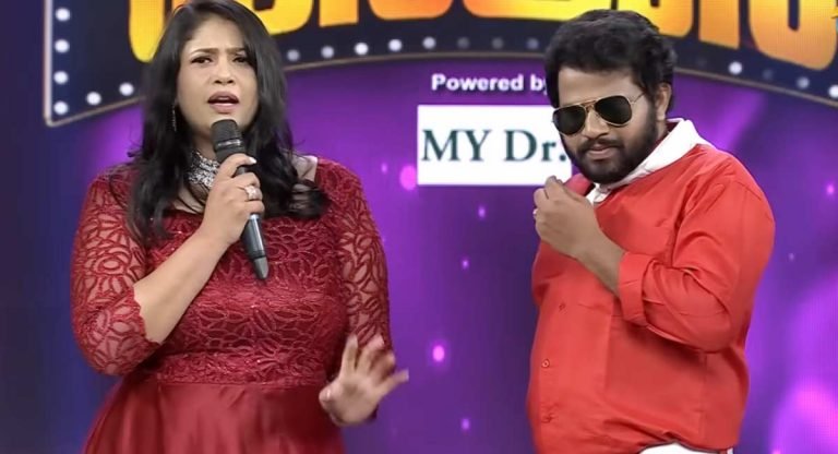 Hyper Aadi : హైపర్ ఆదికి కరెక్ట్ పంచ్‌లు.. స్టేజ్ మీద పరువుతీసిన సంఘవి