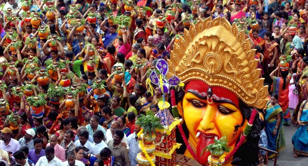 Bonalu Festival : బోనాల పండుగ ఆషాడమాసంలోనే ఎందుకు జరుపుతారు మీకు తెలుసా…