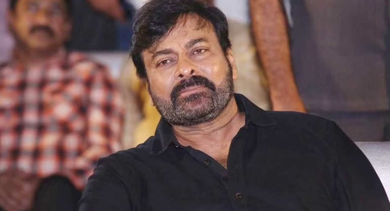 Chiranjeevi : మళ్ళీ ఛాన్స్ కోసమే చిరంజీవిను అలా కాకాపడుతుందా..?