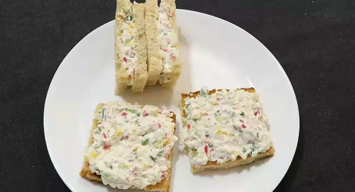 Sandwich with curd is delicious in the mouth and cool in the stomach