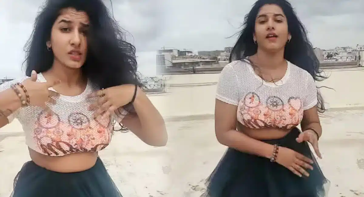 Anchor Vishnu priya Latest Terrace Reel Video