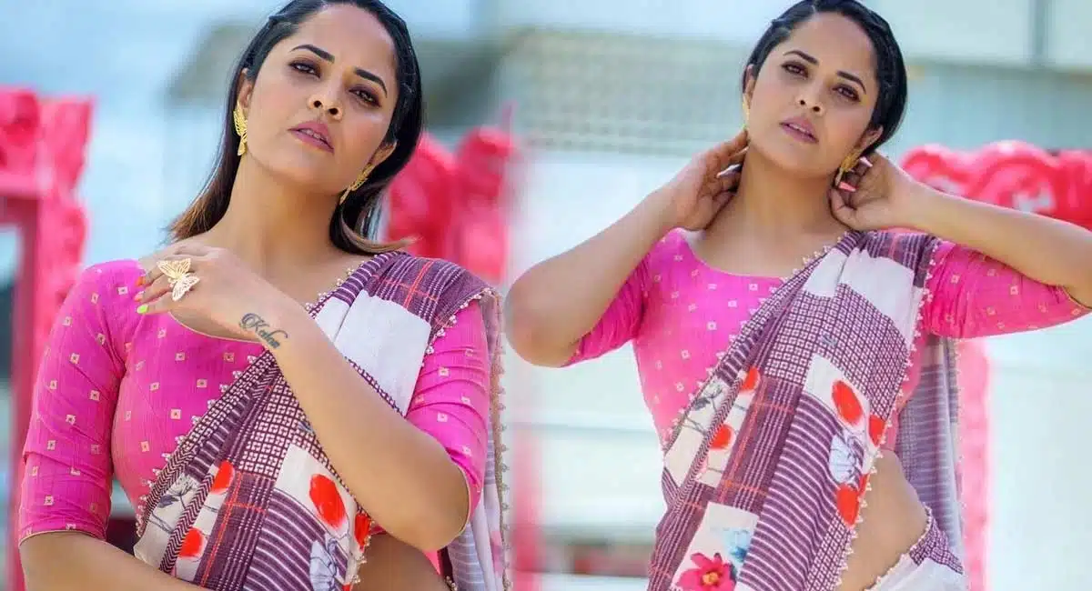 anasuya saree with amazing expressions