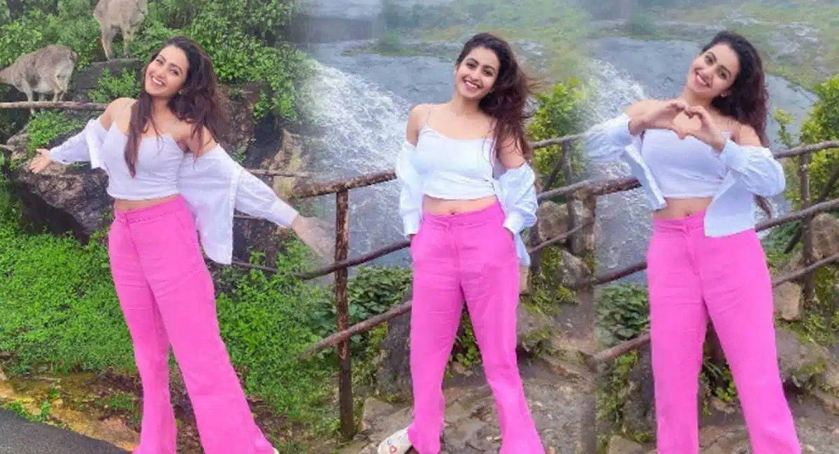 Deepika Pilli tempting looks