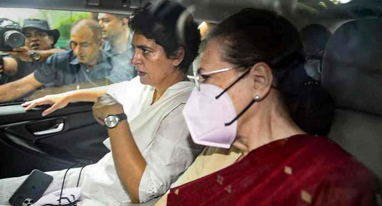 Sonia Gandhi : ఈడీ విచారణకు హాజరైన సోనియా గాంధీ: టీవీ సీరియల్‌ని తలపిస్తోందా.?