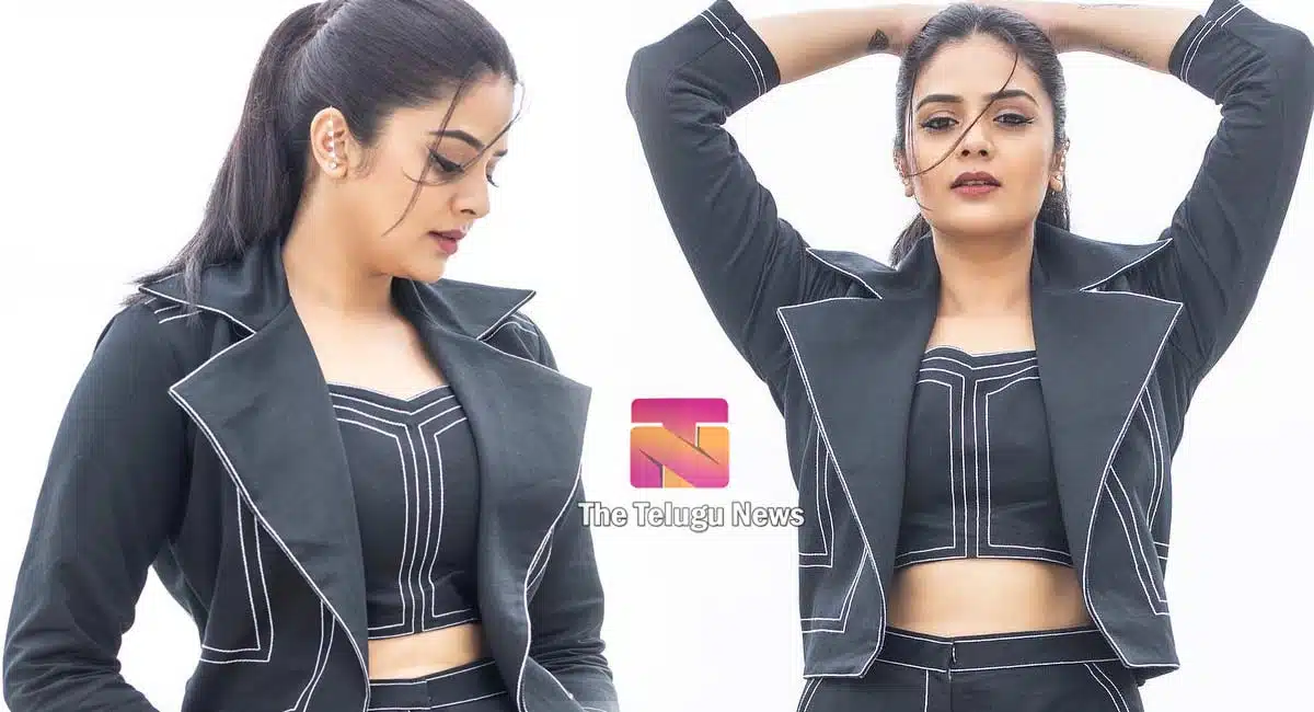 sreemukhi stunning pics viral