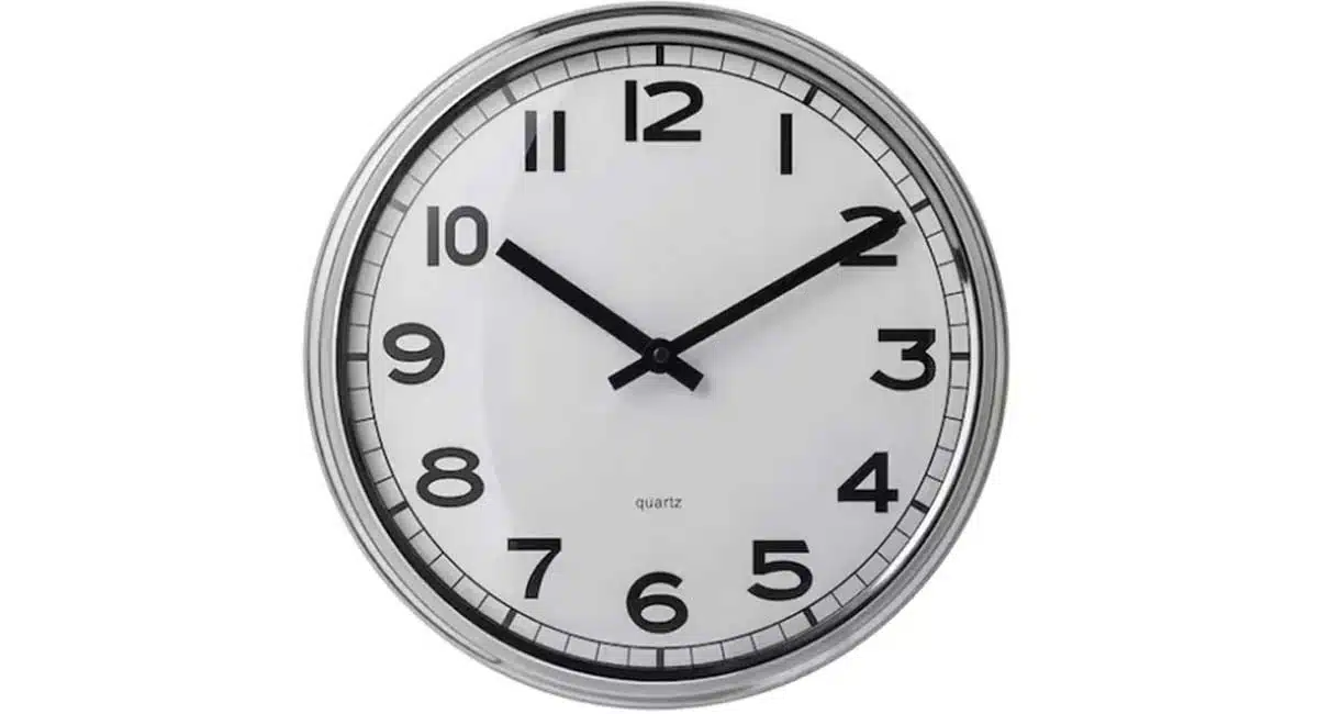 Why on all clocks shows 10-10 time