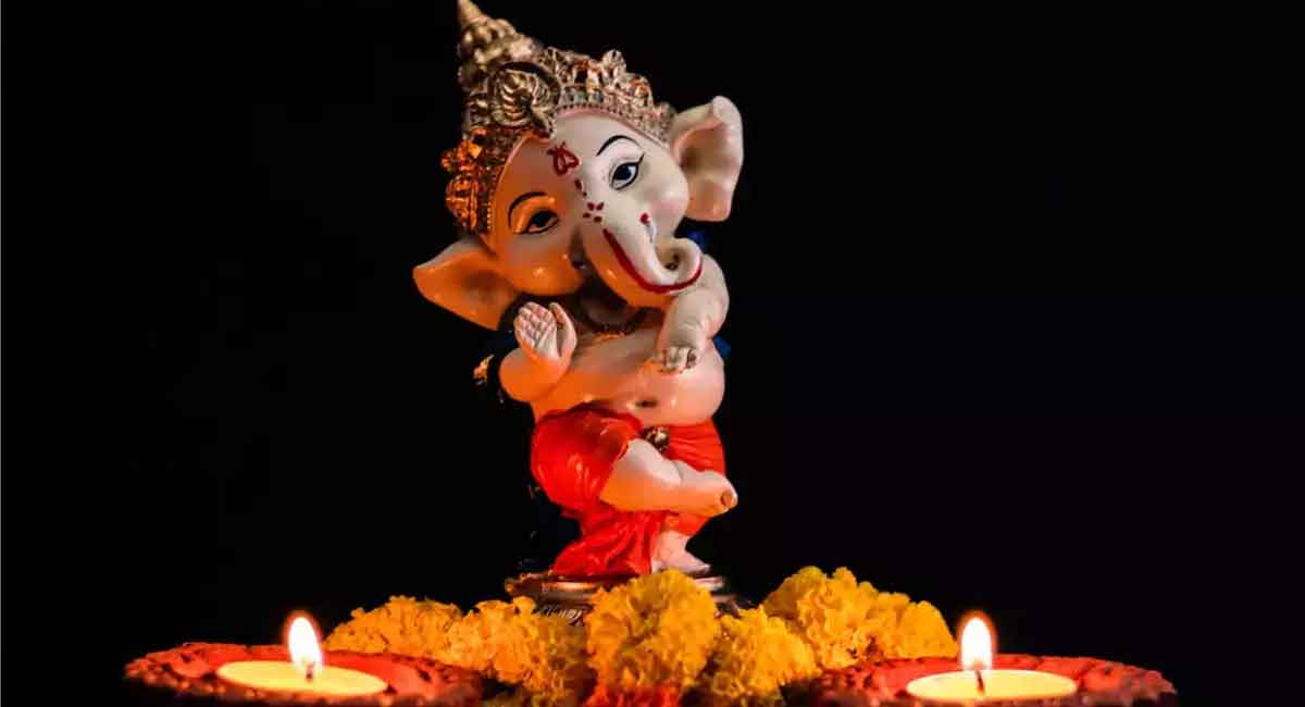 Ganesh Idol : ఈ భంగిమలో ఉన్న వినాయకుడి విగ్రహాన్ని పూజిస్తే… మీకు అన్ని శుభాలే కలుగుతాయి…