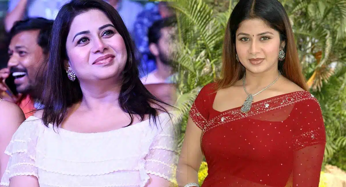 Sangeetha sensational comments on her mother