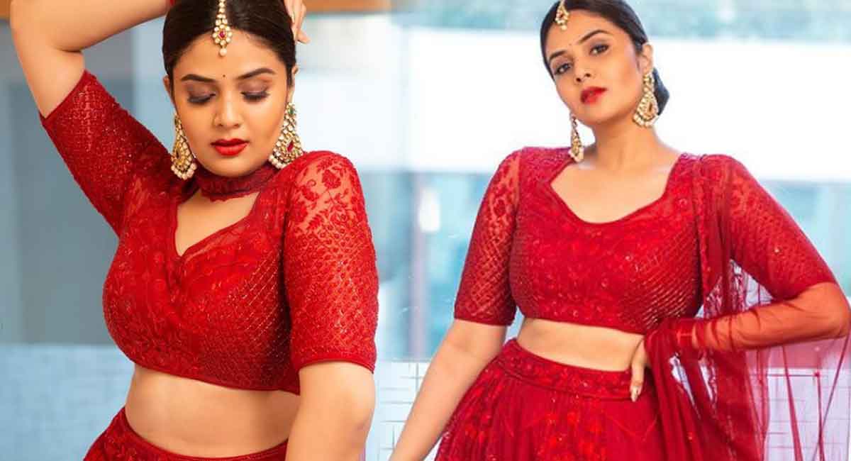 Sreemukhi : మిల మిల మెరిసిపోతున్న శ్రీముఖి.. మ‌త్తెక్కించే అందాల‌కు చిత్తైపోతున్న ఫ్యాన్స్