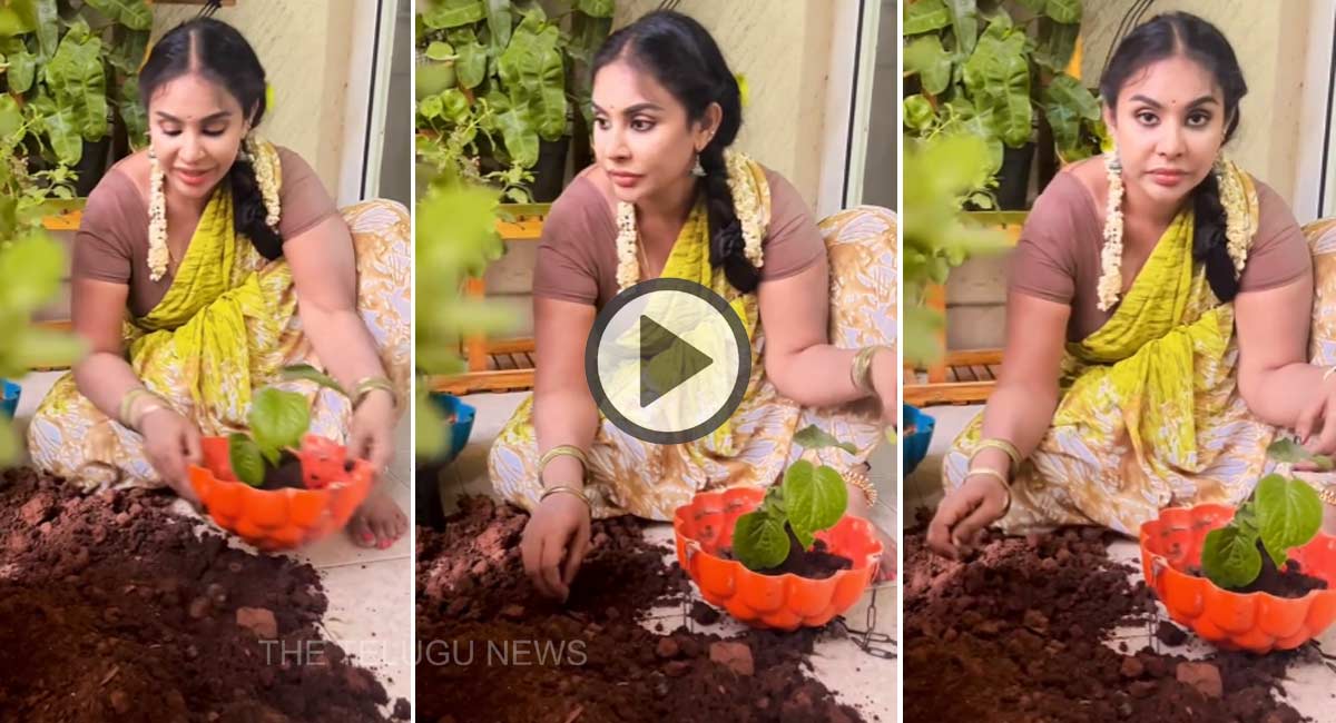 Sri Reddy : మ‌ట్టి ముందుకు పెట్టుకు కూర్చున్న శ్రీ రెడ్డి.. ఈ అమ్మ‌డిలో ఆ యాంగిల్ కూడా ఉందా?