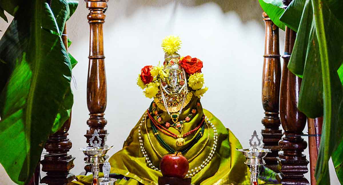 Varalakshmi Vratam : వరలక్ష్మీ వ్రతం పూజా విధానం… పాటించాల్సిన నియమాలు